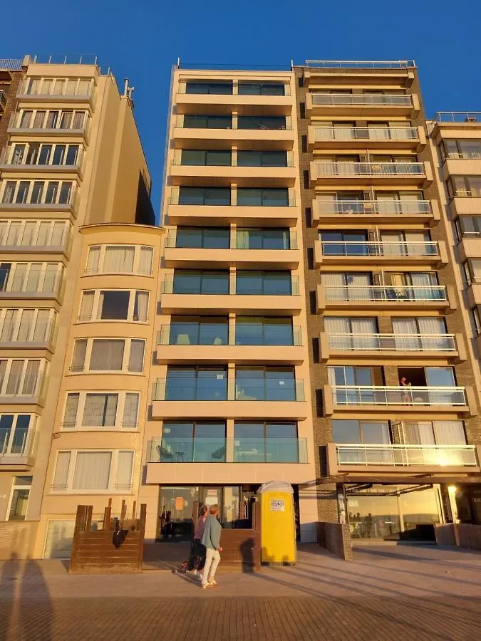 Apartment Charmant Appartement Met Frontaal Zeezicht Middelkerke