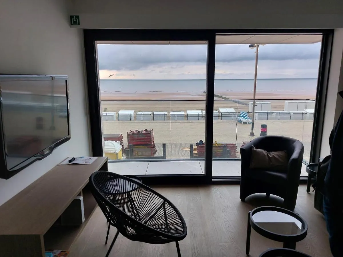 Charmant Appartement Met Frontaal Zeezicht Middelkerke