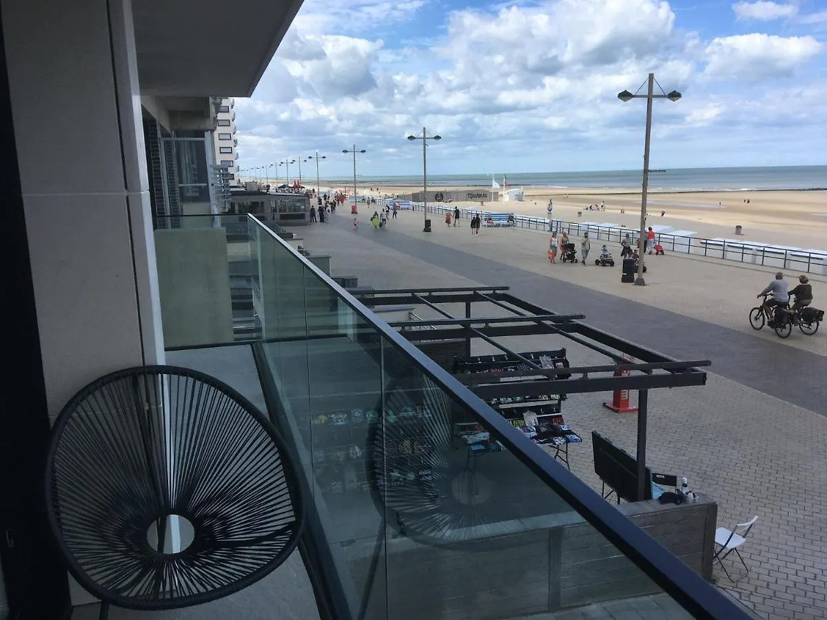 Apartment Charmant Appartement Met Frontaal Zeezicht Middelkerke