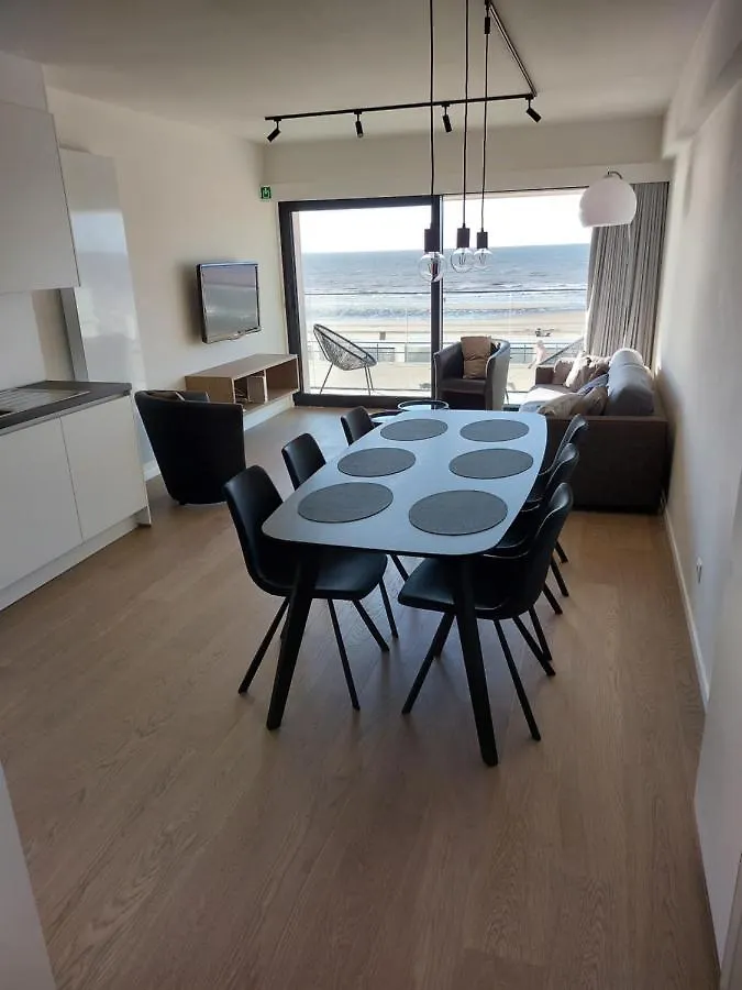 Apartment Charmant Appartement Met Frontaal Zeezicht Middelkerke