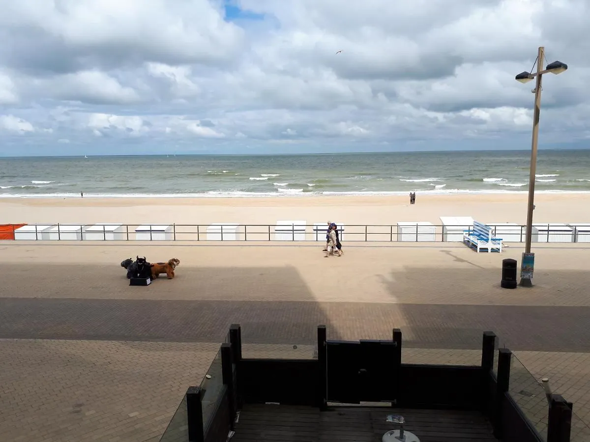 Apartment Charmant Appartement Met Frontaal Zeezicht Middelkerke Belgium