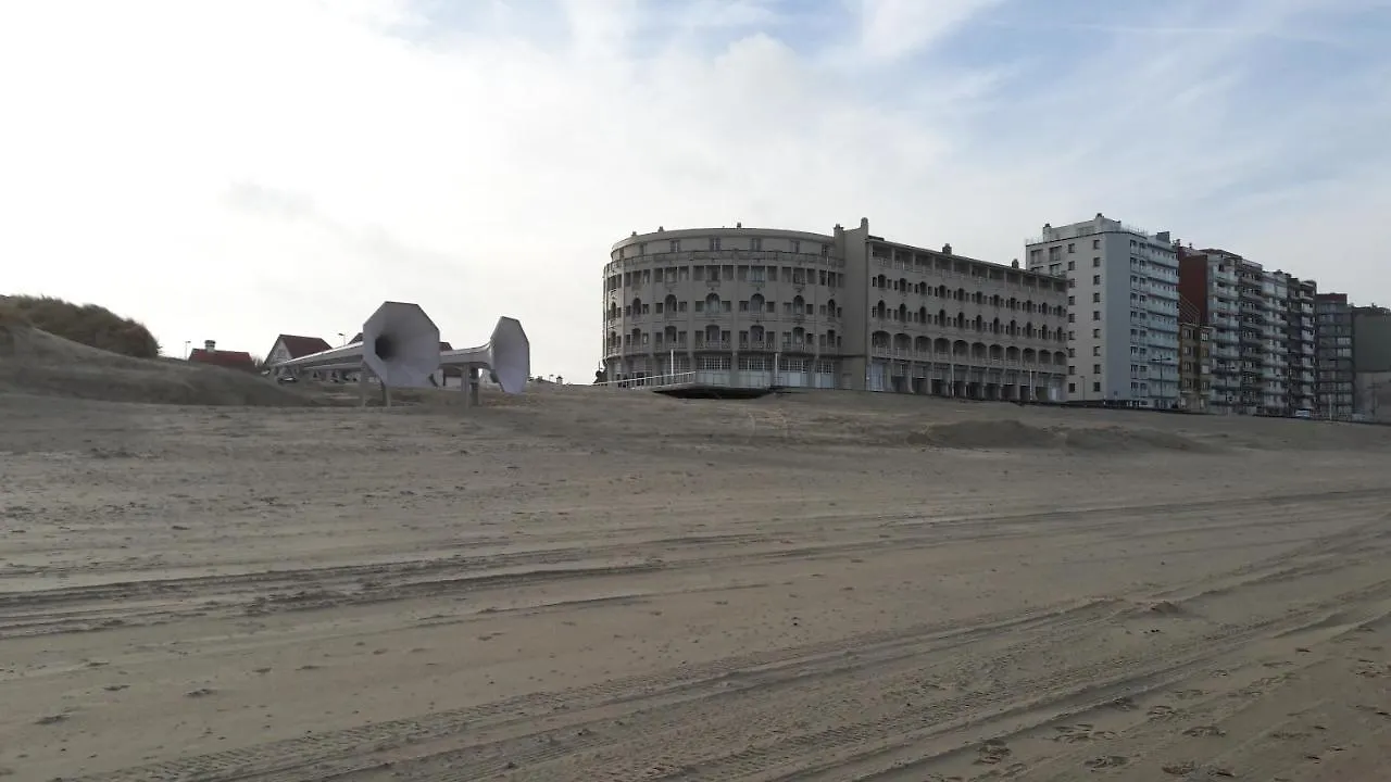 Charmant Appartement Met Frontaal Zeezicht Middelkerke